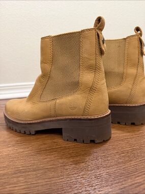 Timberland Women's Wheat Chelsea Lug Ankle Boots